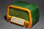 Air King A-600 ’Duchess’ Radio in Jade Green and Yellow Catalin